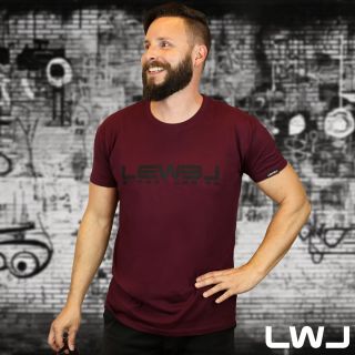 Jestli chceš bejt tajnej lewelák, tak je pro tebe ideální naše nejtmavší triko 🥷🏾 Logo lze přečíst pouze do vzdálenosti...